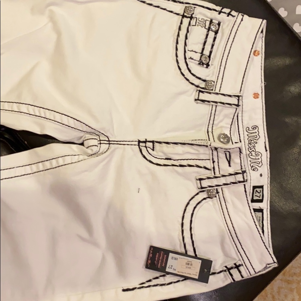 Miss Me embellished white denim w/black stitching - Picture 3 of 8